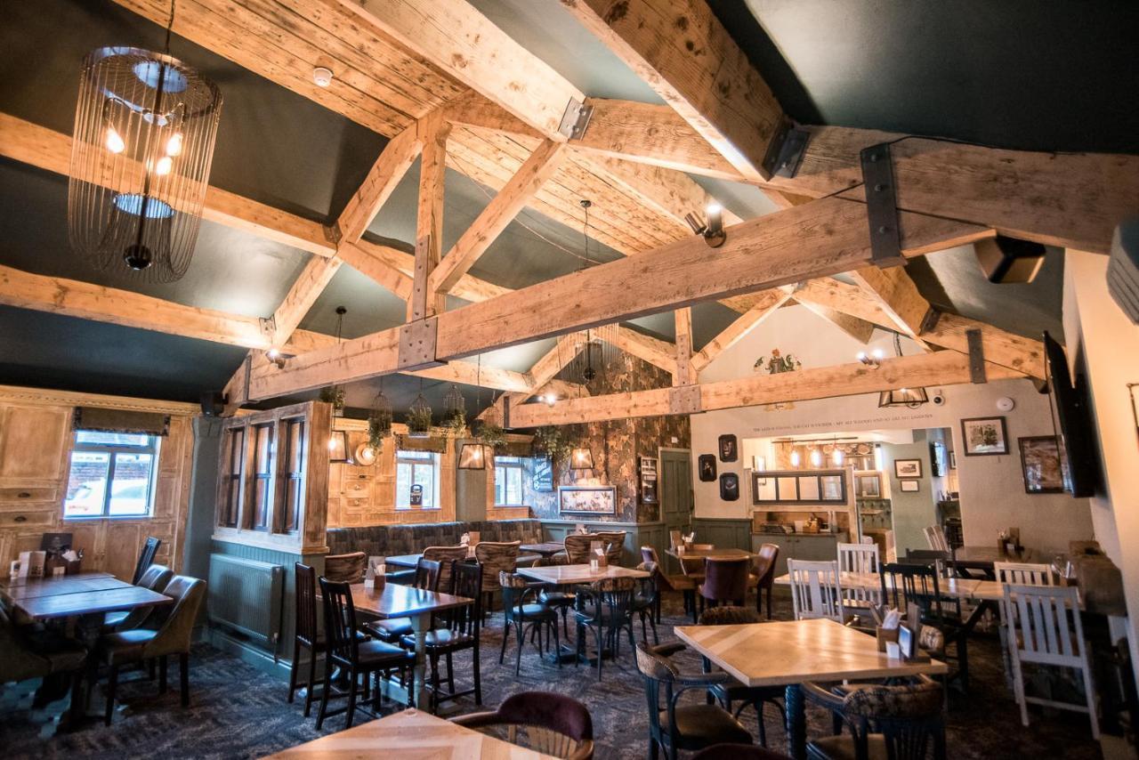 Cat & Lion Country Pub And Hotel Warrington Exterior photo