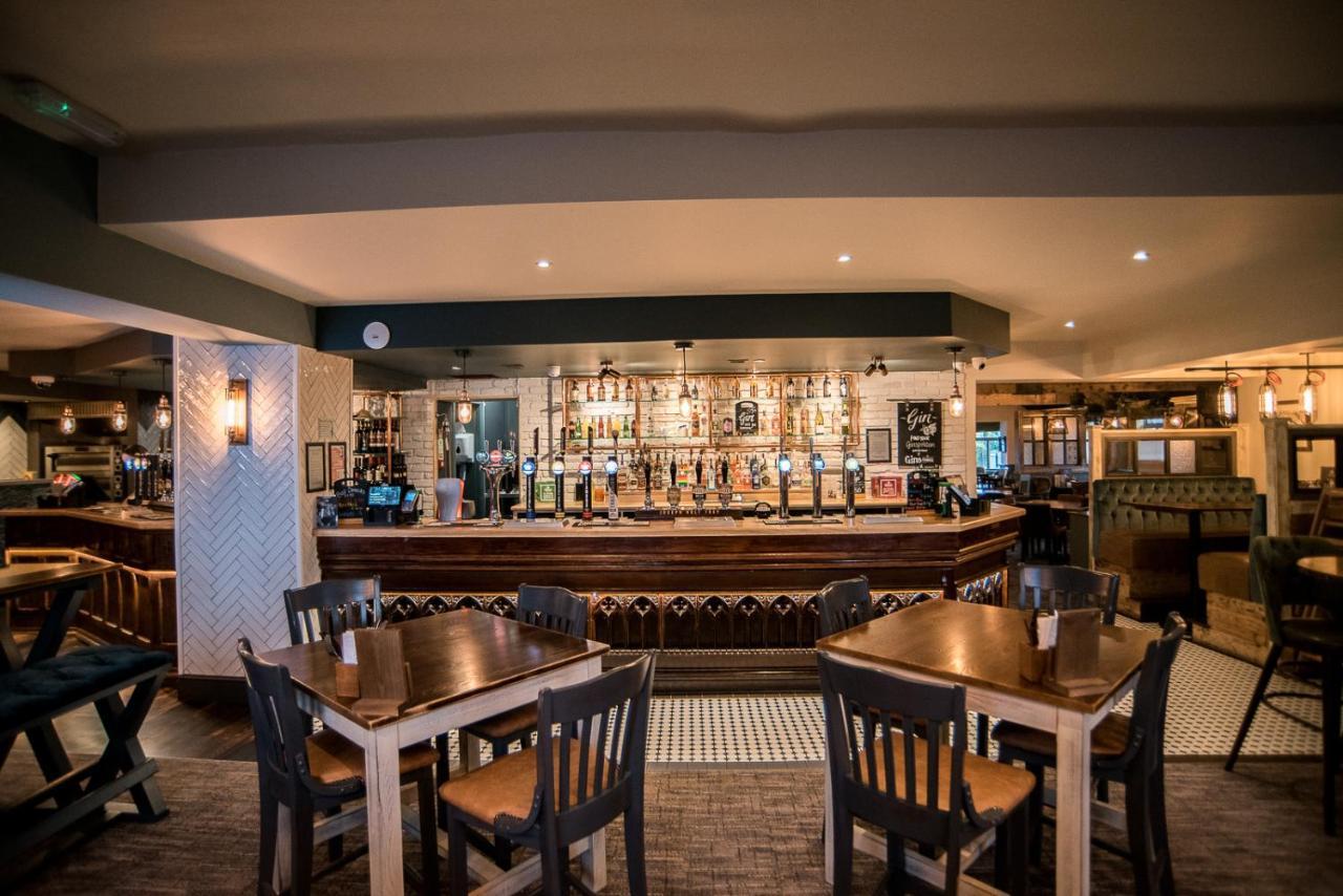 Cat & Lion Country Pub And Hotel Warrington Exterior photo
