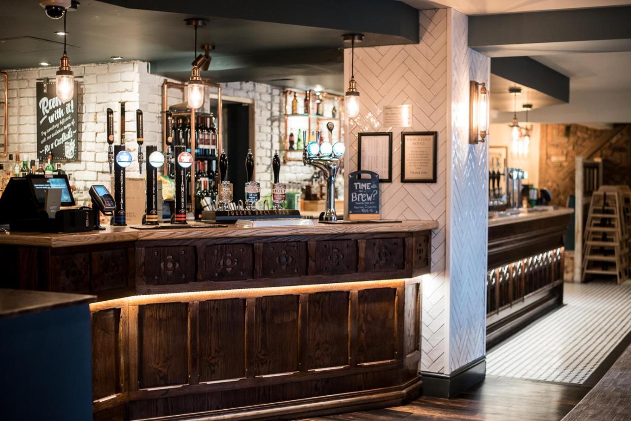 Cat & Lion Country Pub And Hotel Warrington Exterior photo